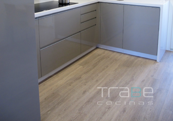 Atlántico Arcilla con silestone white stone  Trabe Cocinas Lugo