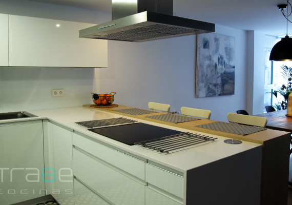 Atlántico blanco con encimera white silestone 7 Trabe Cocinas Lugo